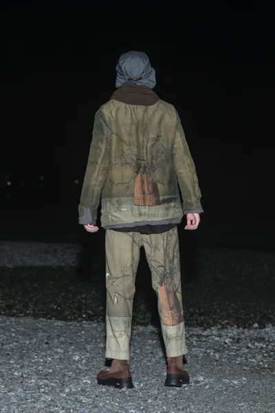 Look 10
